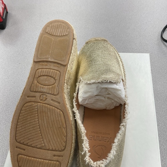 NWT Kanna Womens Espadrille Size 41 Metallic Gold Frayed Slip On Summer - Picture 4 of 5